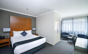 Crest On Barkly Hotel